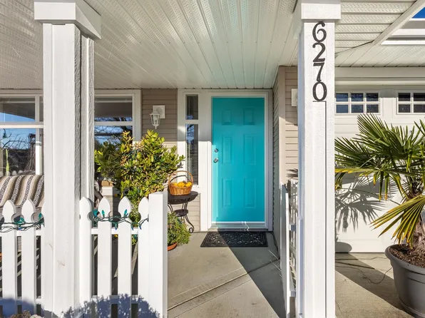 6270 Homestead Ave, Sechelt, BC V7Z 0M6