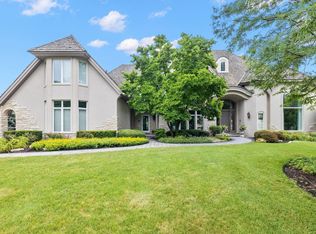 104 Ambriance Dr, Burr Ridge, IL 60527