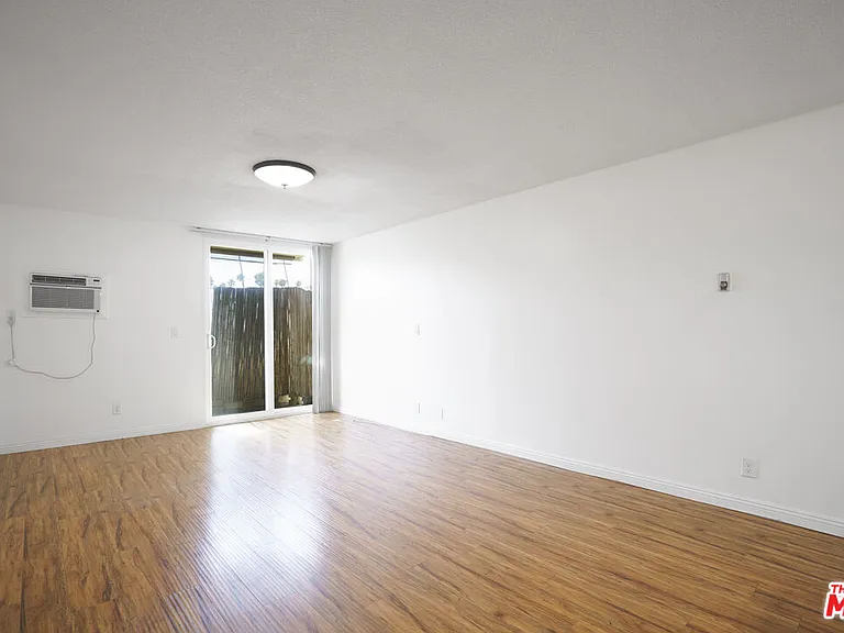 425 S Kenmore Ave #311 — Photo 6