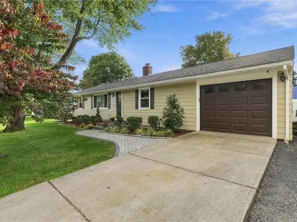 12 Peach Blossom Ln, Smithfield, RI 02828