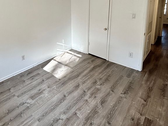 3rd image of 1611 Cloverdale Ct