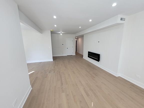 3rd image of 6418 S Vernon Ave