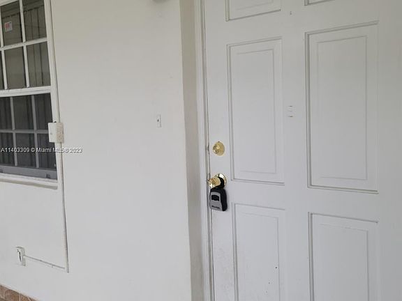 4th image of 1430 NE 170th St APT 221