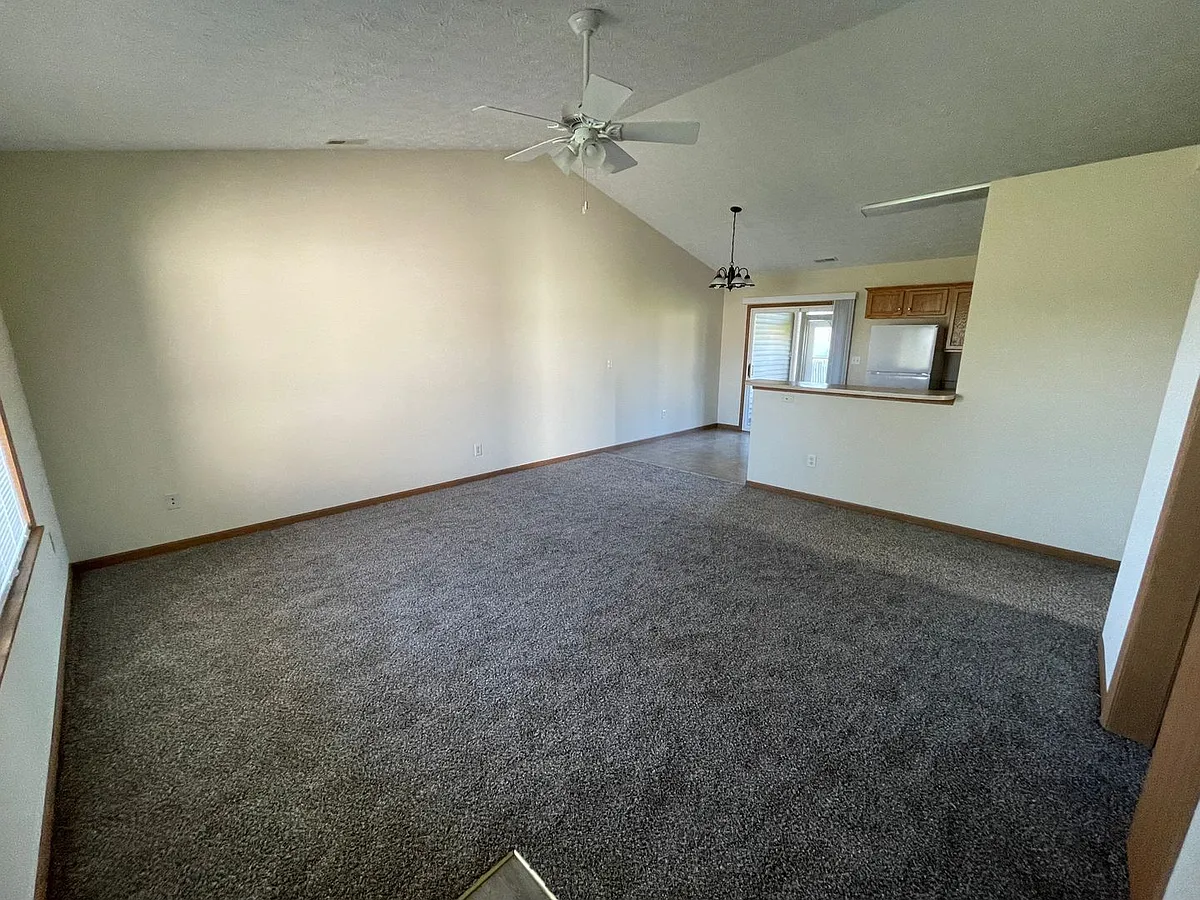 Building Photo - 3223 Mendel Dr