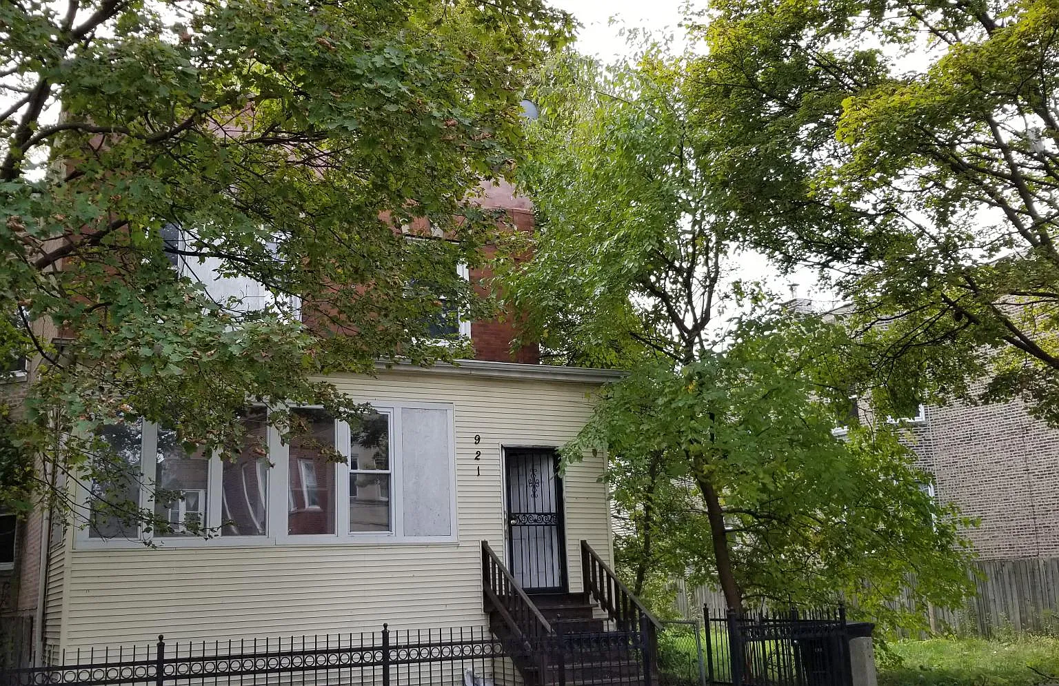 4 bed, 1200 sqft, $1,800 — Photo 1