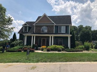 55 Willow Bend Dr, CANDLER, NC 28715