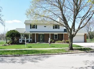 800 Sterling Dr, Fond Du Lac, WI 54935