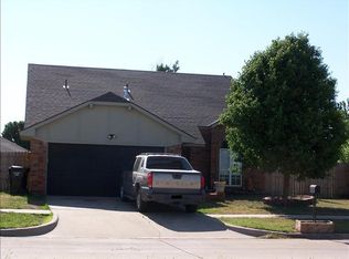 3804 Phillips St, Moore, OK 73160