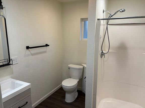 5th image of 917 Patricia Ln #B