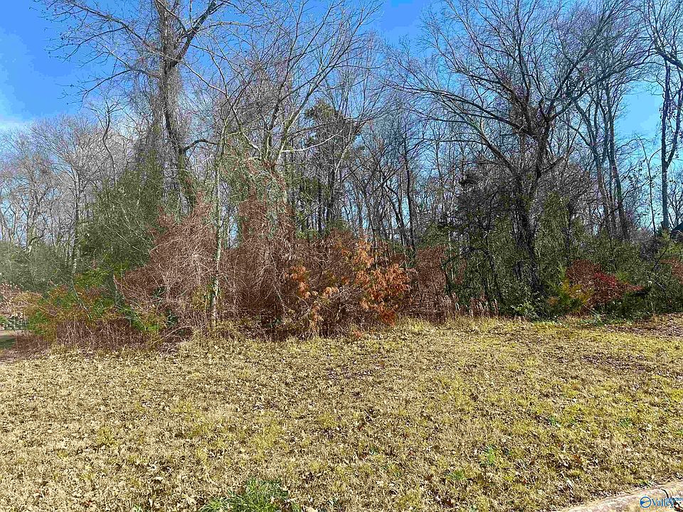 1st image of 2812 Talon Cir NE