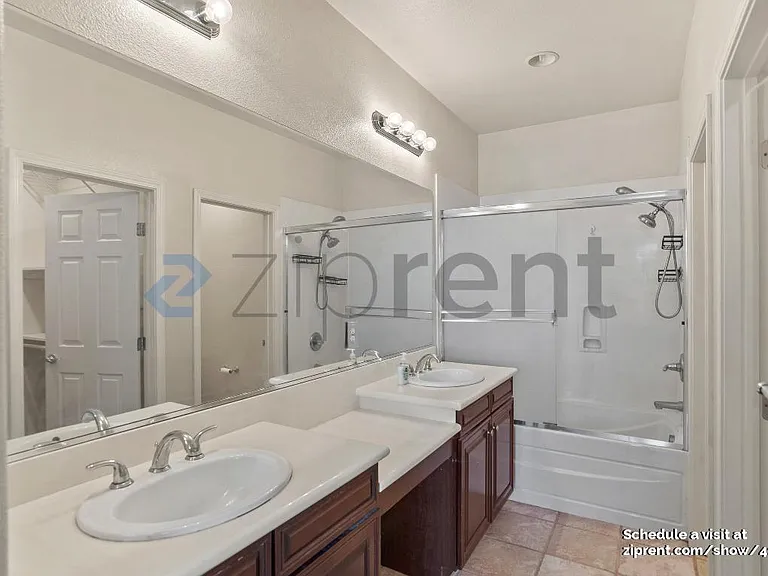 1076 Sapphire Ter — Photo 26