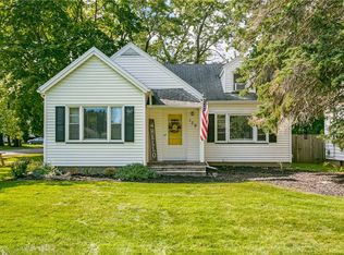 129 Shorewood Dr, Rochester, NY 14617