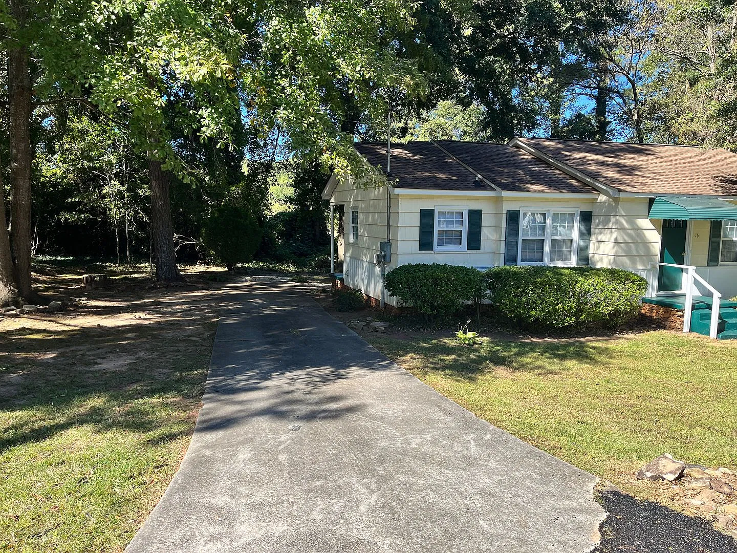 Wow! 3 bedroom, 1 bathroom property near Downtown Newnan! Must see! — Photo 3