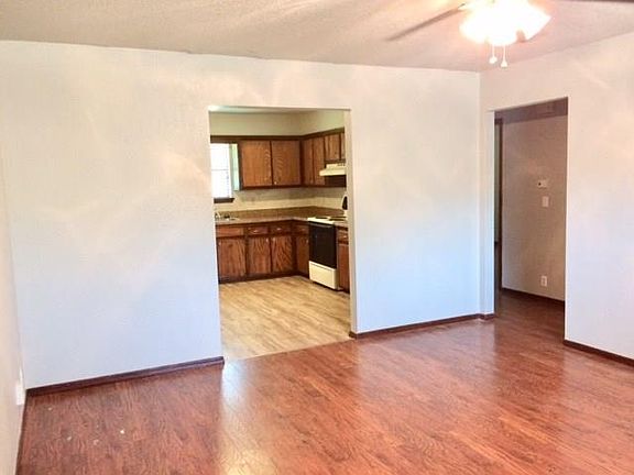 3rd image of 136 W Clegern Ave