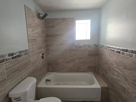 3rd image of 960 Grove St #2R
