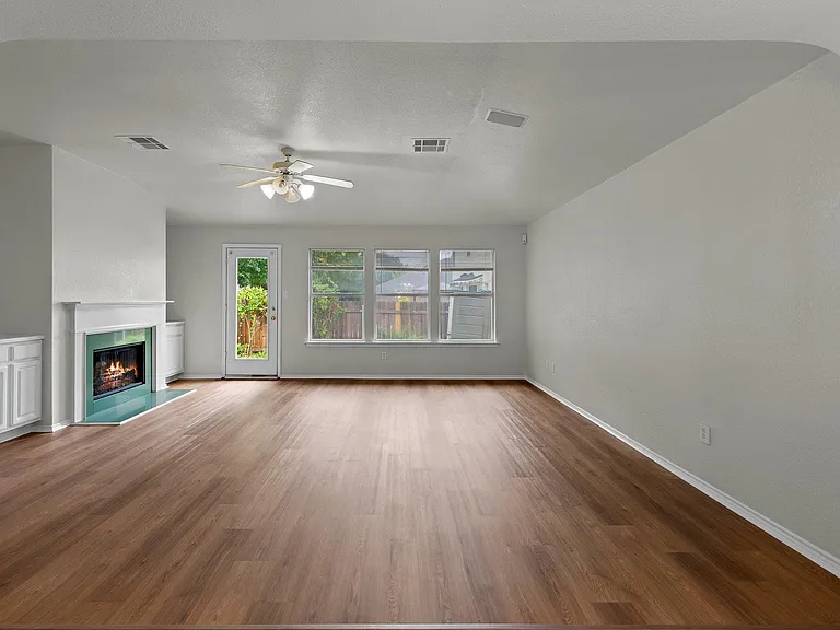 3904 Cadoz Ct — Photo 12