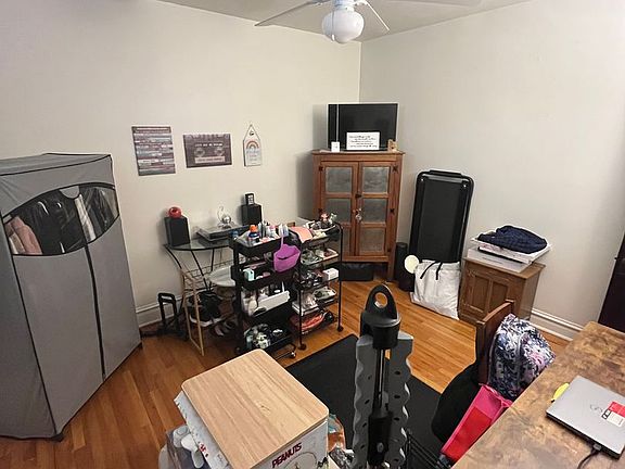 3rd image of 2044-46 W Berteau Ave #2044-2