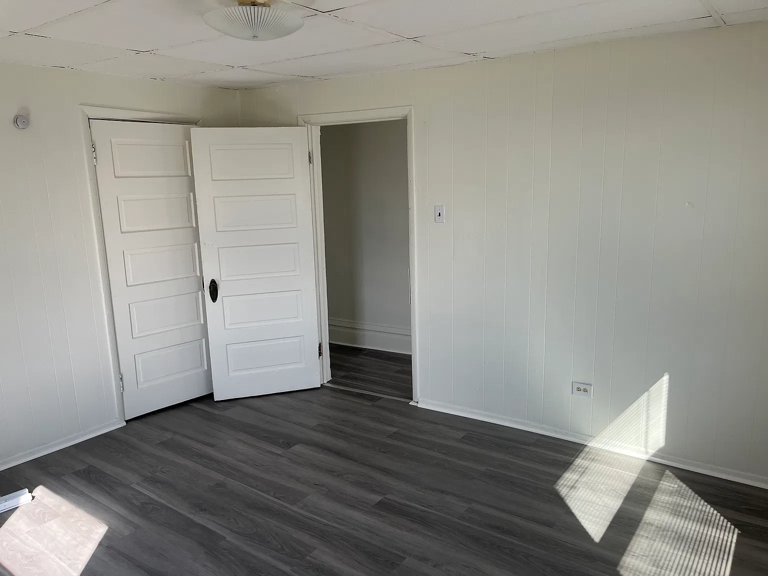3 bed, 1500 sqft, $1,100 — Photo 2