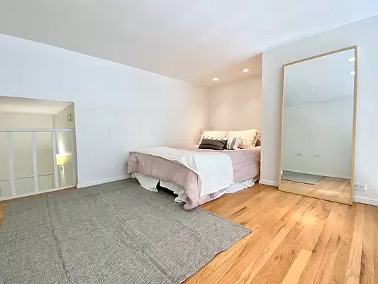 4th image of 250 Mercer St APT C210