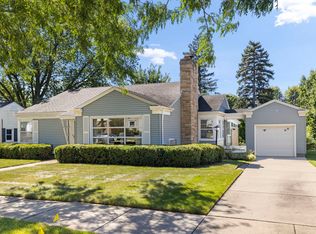 112 S Alfred Ave, Elgin, IL 60123