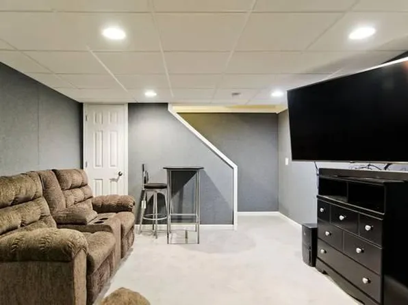 35695 Stillmeadow Ln, Clinton Township, MI 48035