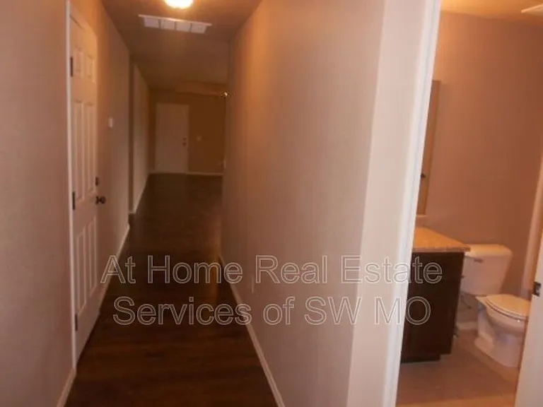 1040 E Caravan St — Photo 5