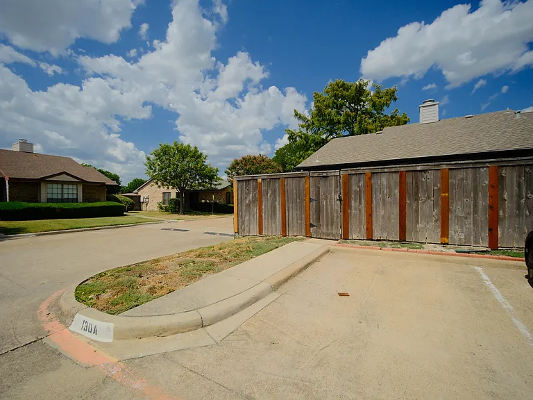 2111 E Belt Line Rd — Photo 33