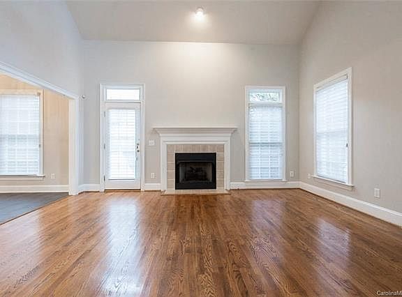 3rd image of 810 Stargard Ct