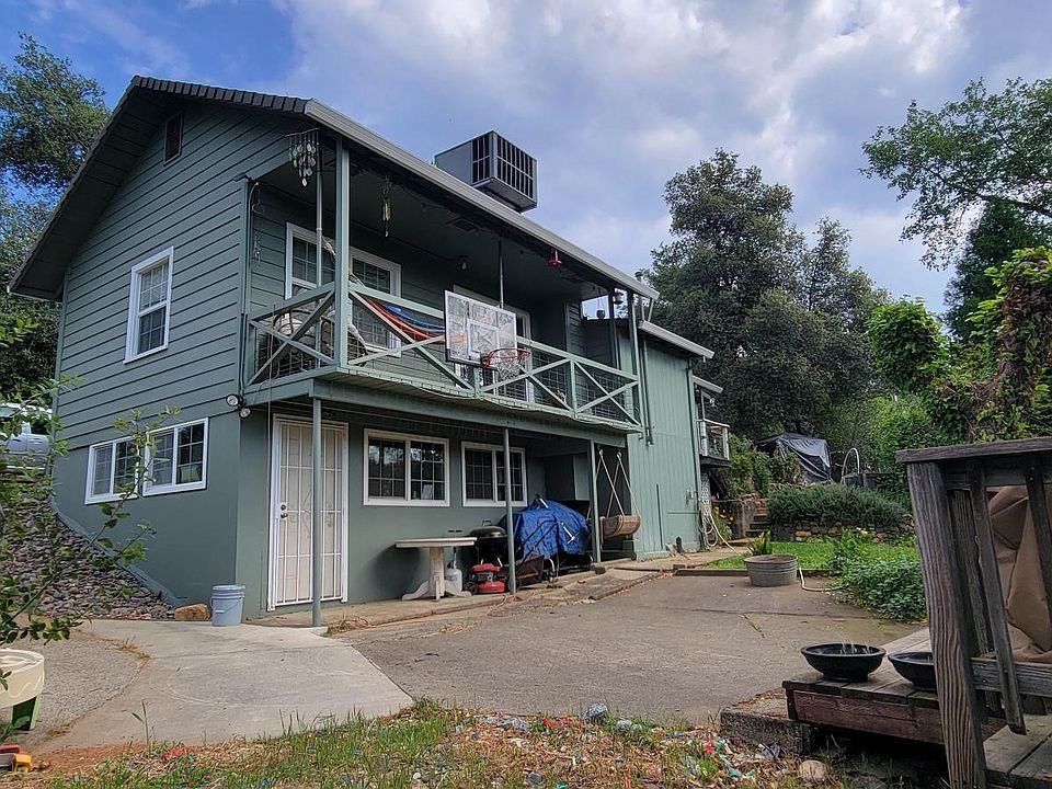 2nd image of 3872 Willow St