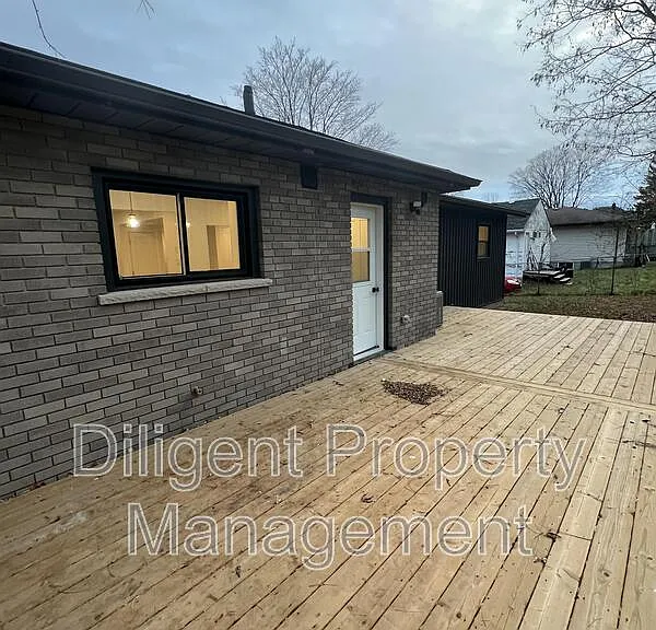 438 Bellevue St #UPPER — Photo 45