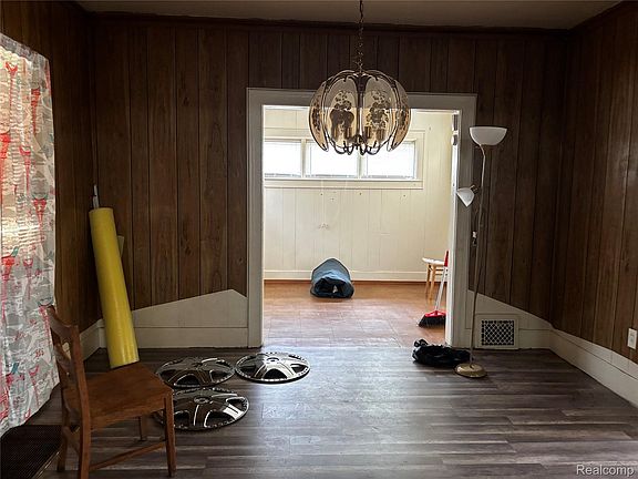 5th image of 3915 Trumbull Ave