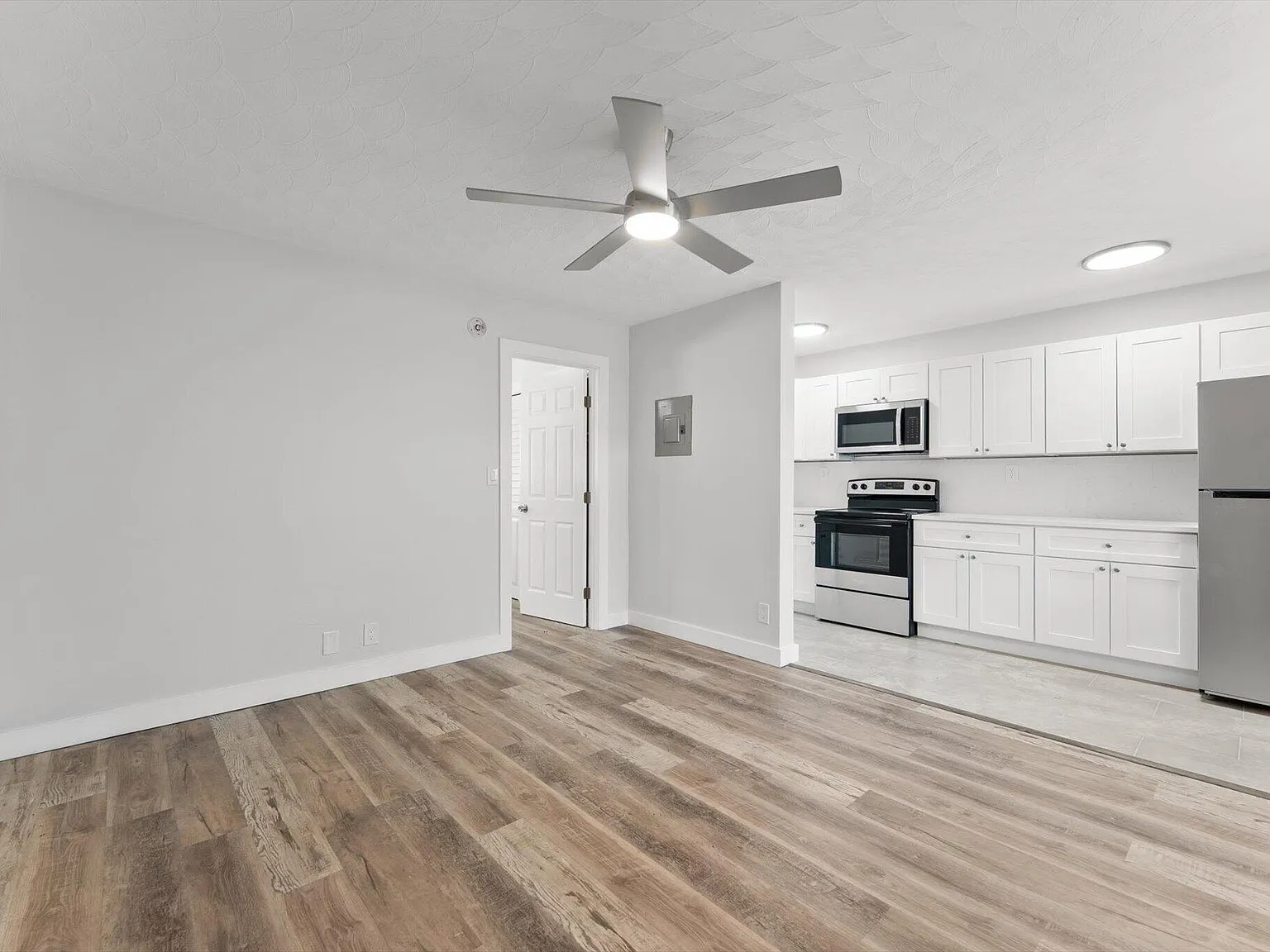 1 bed, 1.0 bath, 650 sqft, $2,000 — Photo 2