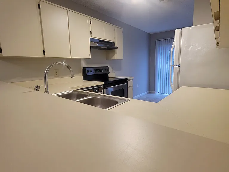 410 Landing Blvd — Photo 7