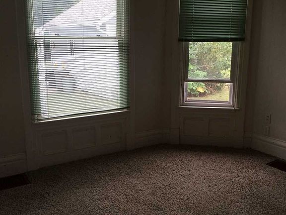 4th image of 806 S Iowa Ave