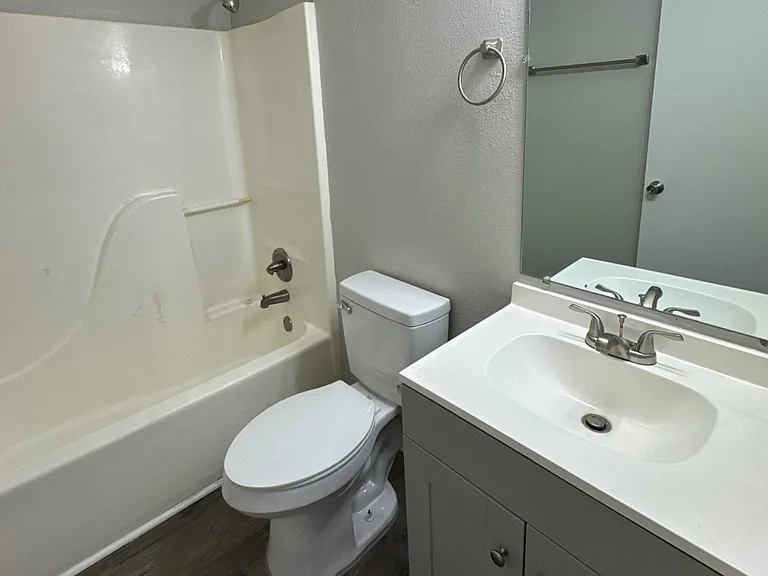 196 Greenfield Dr #7 — Photo 7