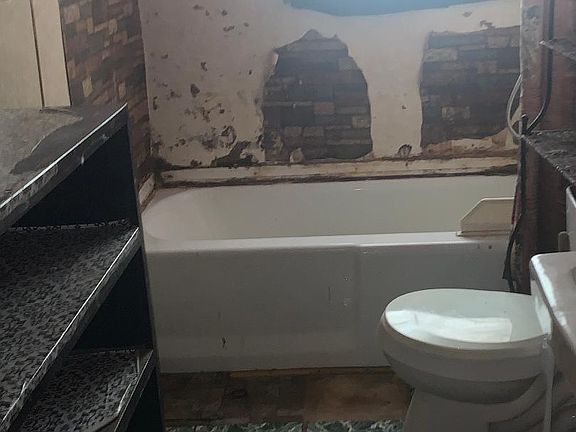 4th image of 110 Hays St