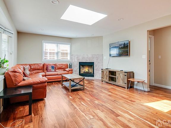 5th image of 138 Winthrop Rd