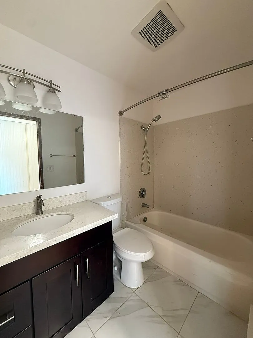 2210 Yale Ave E — Photo 4