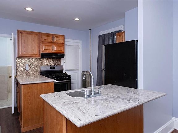 3rd image of 1342 State St APT 2F