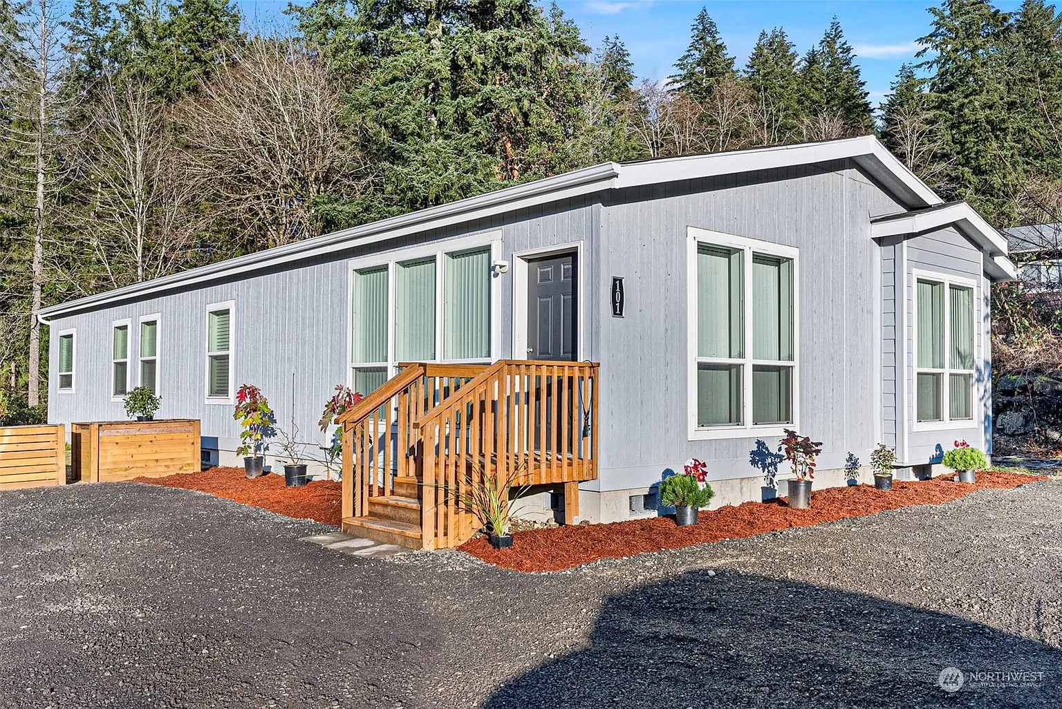 101 NE Byerly Drive photo 1
