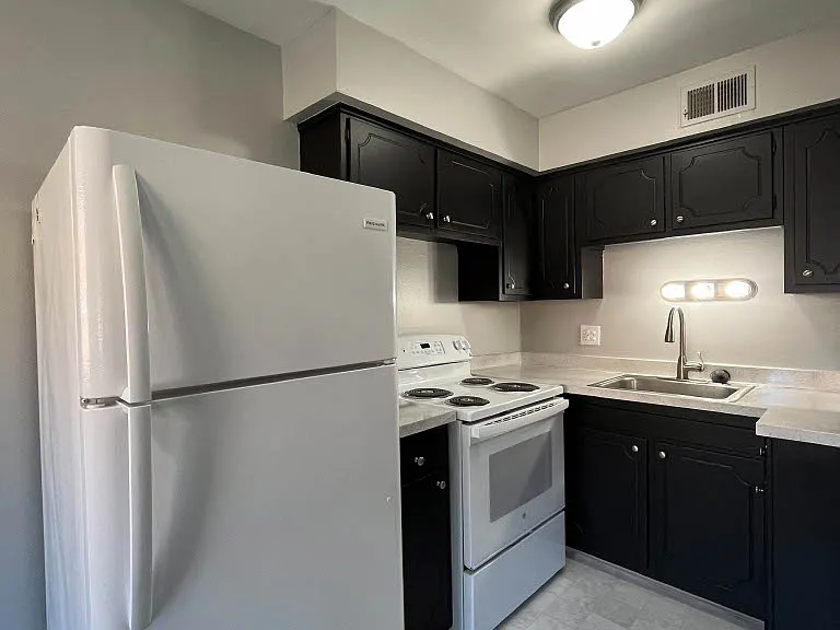 4431 Oakwood Blvd #3 — Photo 4