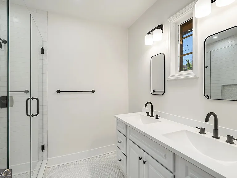 936 Byron Dr SW — Photo 4