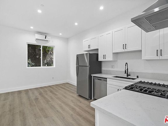 4th image of 4037 W Mont Clair St #1