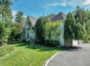 16 Ware Rd, Upper Saddle River, NJ 07458