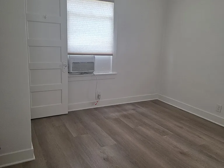 85 S Grand Oaks Ave — Photo 15