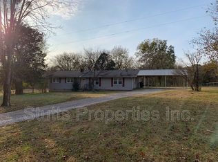 2100 Woodland Rd, Florence, AL 35633