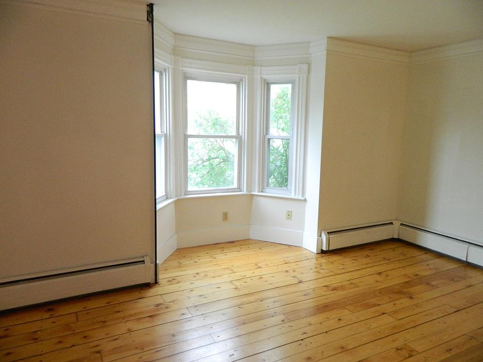 2nd image of 44 Crombie St #1