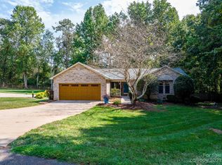 3811 Mattingly Dr, Hickory, NC 28602