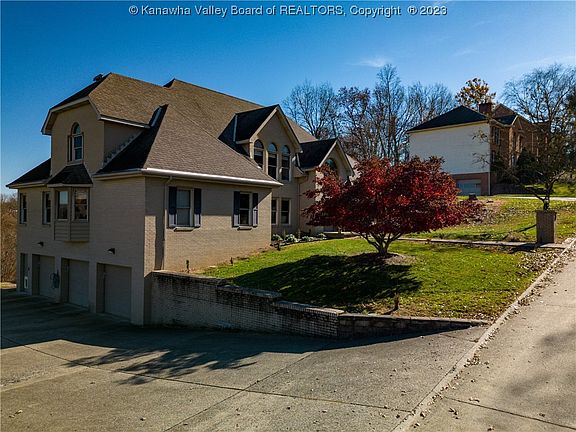 3rd image of 423 Woodbridge Dr