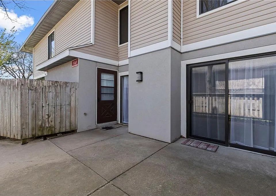 Patio/Entrance